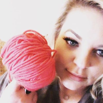 Picture of Kristen Storms with woolen in her hand. 